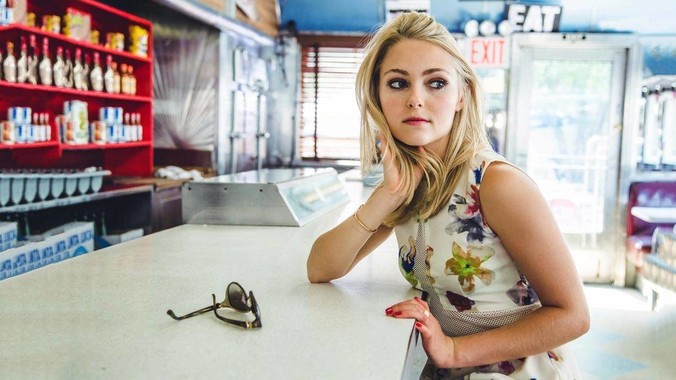 想往鱼缸里种点水草，但是家里鱼缸大了买水草泥或者底砂太贵了，有没有生活中可以替代的物品或其他建议？